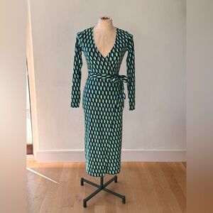 Diane Von Furstenberg Black and Green Long Sleeve Dress